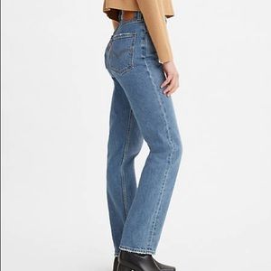 NEW Levis 70s slim straight jeans